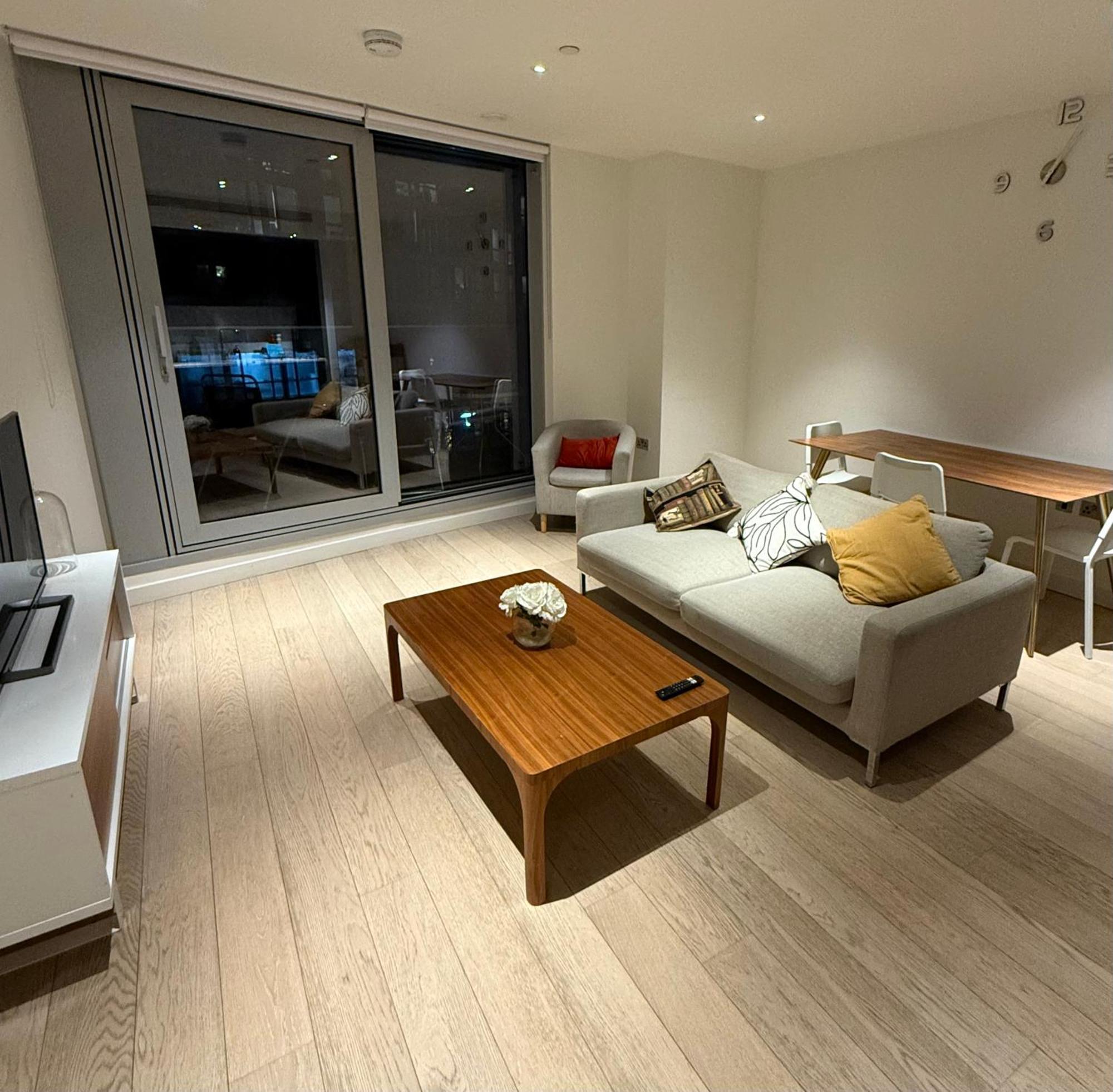 Luxury Modern 2 Bed Flat With Balcony And City View - Canary Wharf City Center Londra Exterior foto