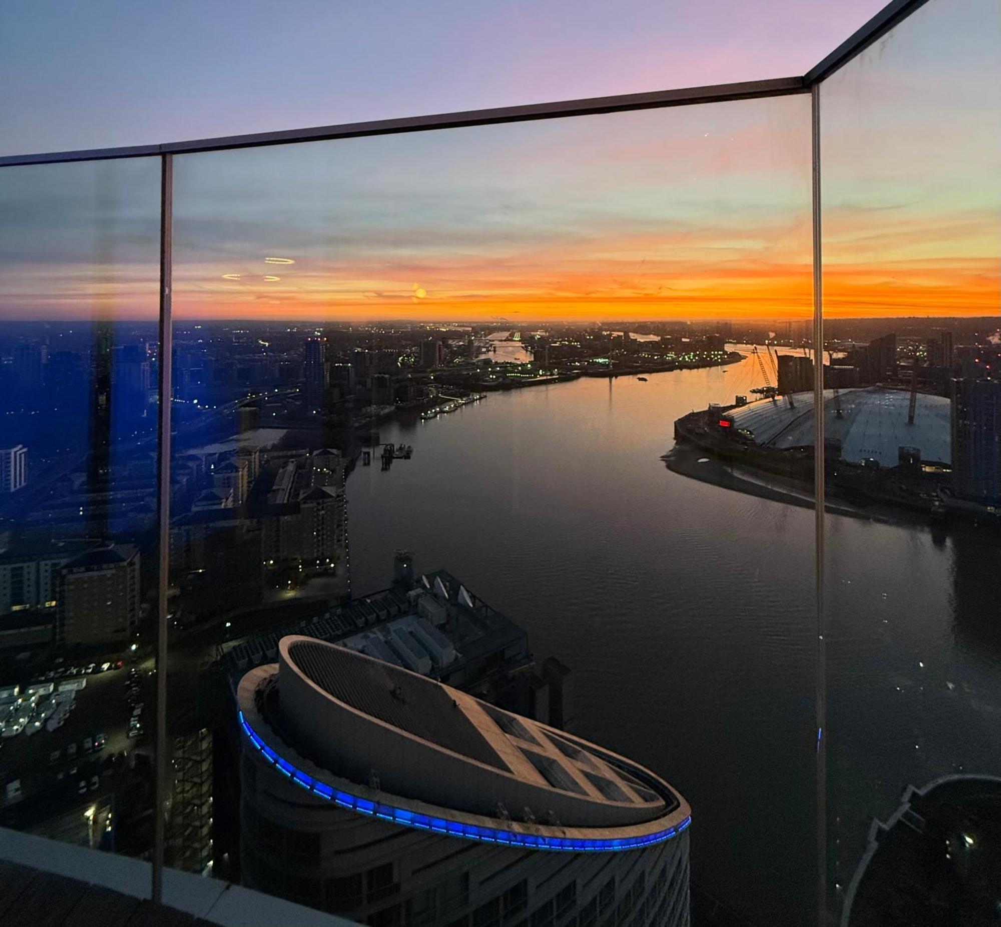 Luxury Modern 2 Bed Flat With Balcony And City View - Canary Wharf City Center Londra Exterior foto
